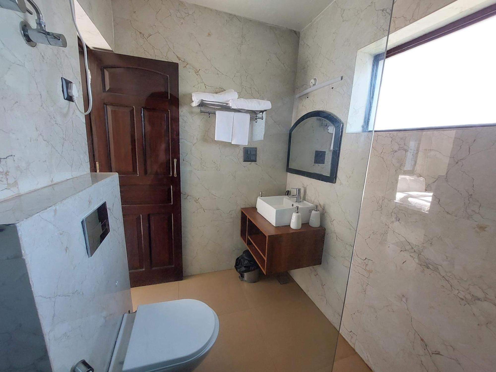 Alinda House Naukuchiatal By The Ghaur Hotel บีมตาล ภายนอก รูปภาพ